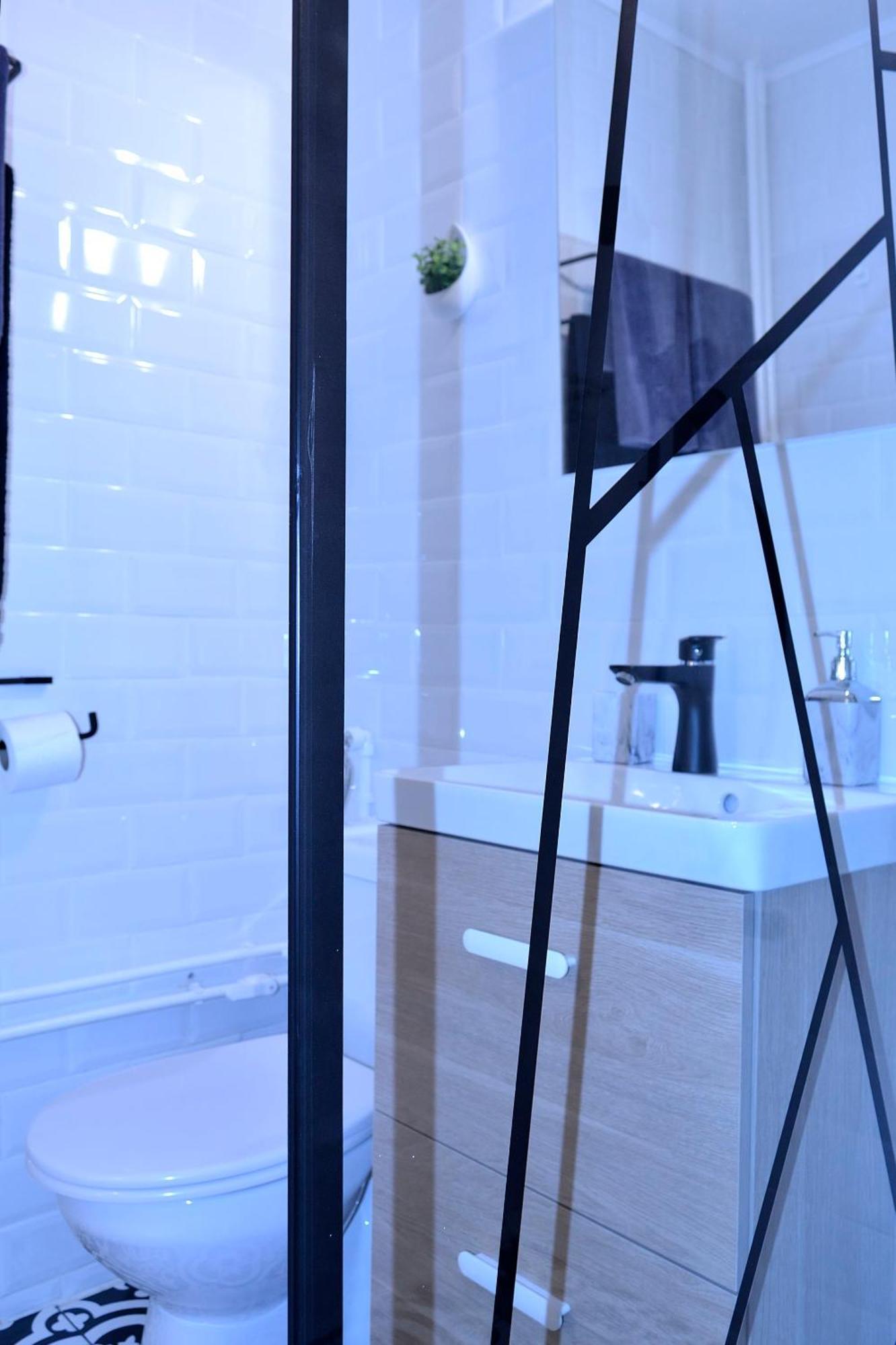 Cozy 2 Rooms Apartment Drumul Taberei Bucureşti Ngoại thất bức ảnh